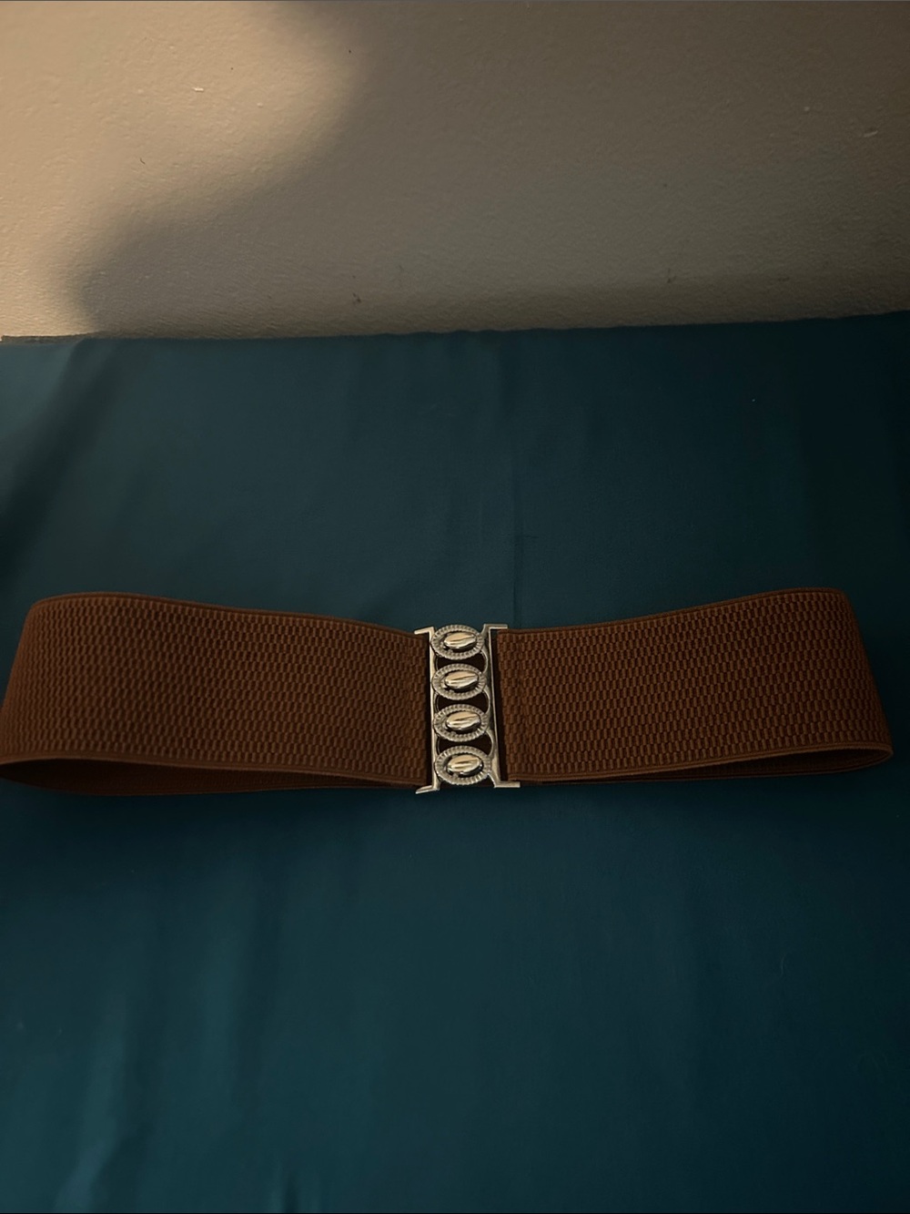 Source Unknown Brown Stretch Waist Belt with Decorative Silver Link Buckle